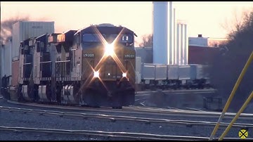 Big 3 Engine CSX Van Train Eastbound