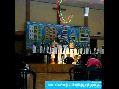 Benggo- Manggarai " traditionalsong"by the third Ritapiret in the Dies Natalis STFK Ledalero 2016