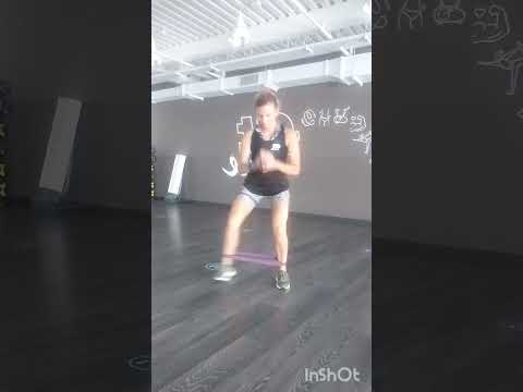 Сет с резинкой упражнения на ноги, ягодицы #fitness #спорт #sports #фитнес #motivation