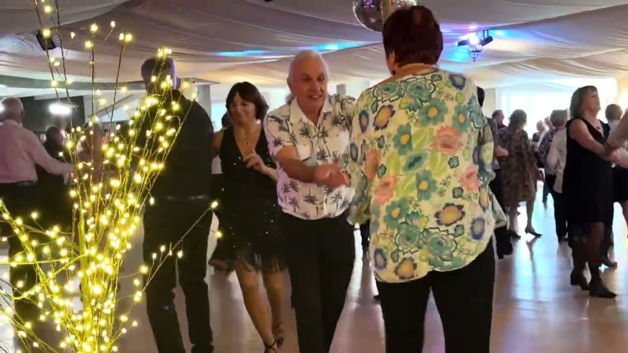 C’était la dernière de l’orchestre Eddy VARNEL à VALLÈRES (37190), le dimanche 16 novembre 2025.