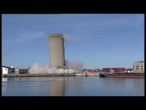 Sprængning af høj silo i Vordingborg går "skævt" / Demolition of silo in Denmark goes wrong. (c)