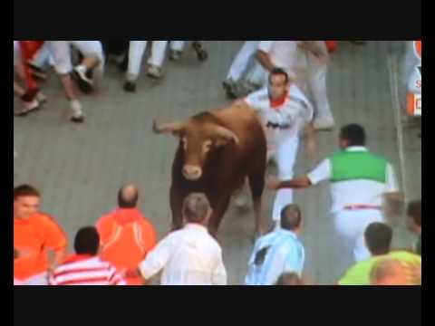 Vídeo: Corredor De Toros De Pamplona: Primera Muerte Desde 1995 - Matador Network