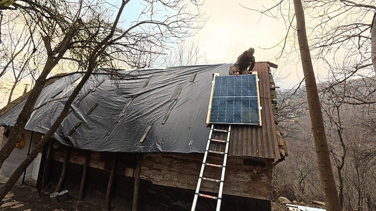 Монтаж сонячної панелі та перші сніги