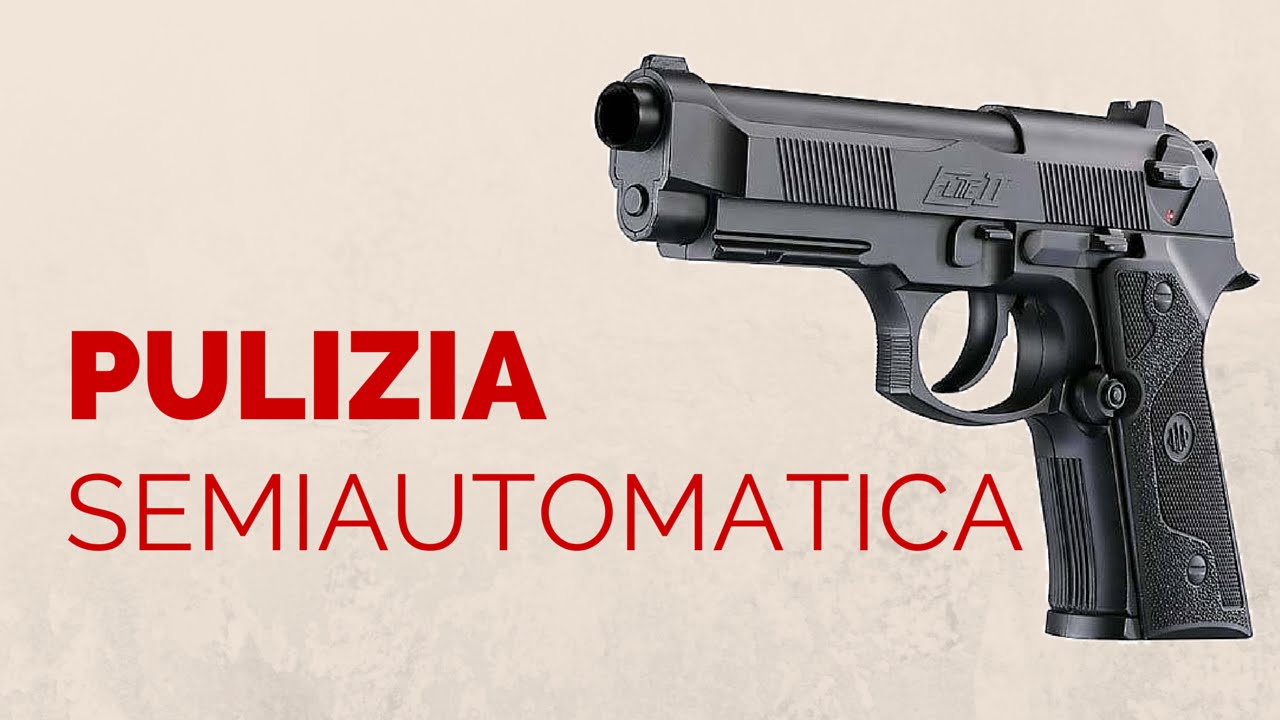 Tarvisio, in auto con 22 coltelli e pistole: la Polizia sequestra le armi