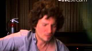 Video thumbnail of "Tommy Torres - Mientras tanto (Twitcam 13.02.2013)"