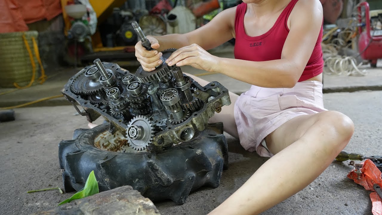 Beautiful girl fixes broken electric bike on the road for 2 students