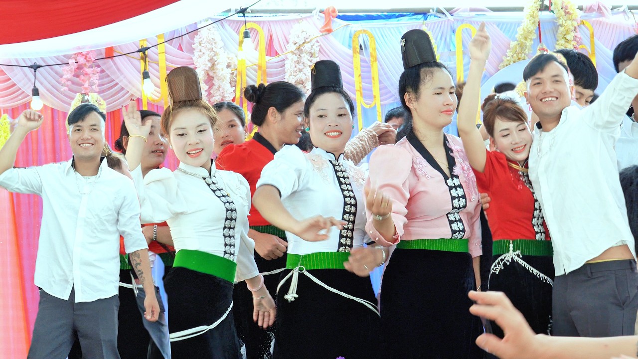 NHẢY NHIỆT TÌNH TẠI LỄ VU QUY THỊ HẰNG & VĂN THOÁNG / TIỂU KHU BUNG LANH - QUỲNH NHAI