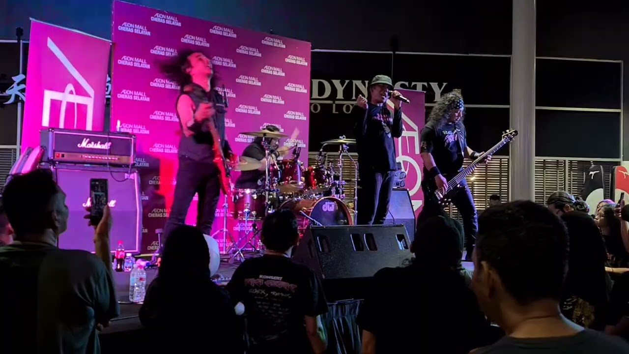 “TEASER GILA! REAL XPDC — ROCK LAWAN GALAU @ AEON MIDNIGHT 🔥🎤” 