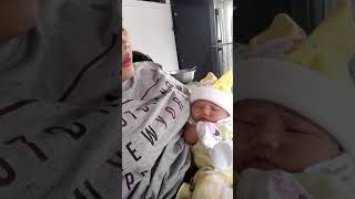 D Panggil Malah Julur Lidah