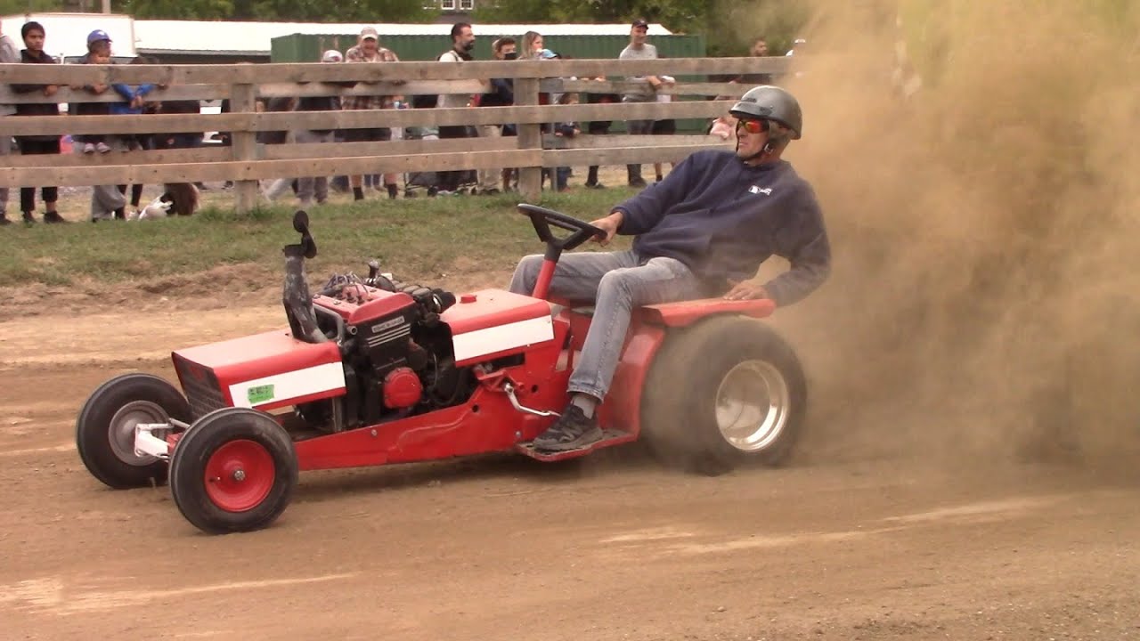 Garden tractor pulls Milton 2022 Modified 950lbs
