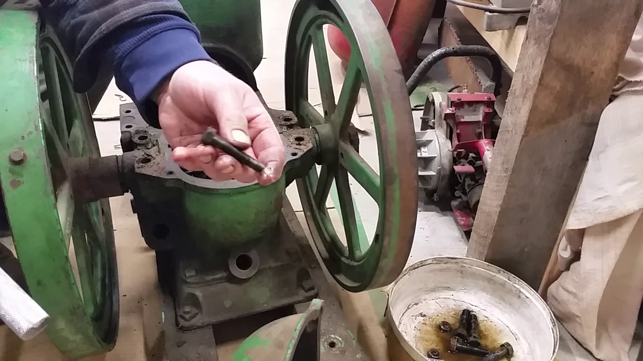 John Deere 1 1/2 hp hit miss engine rebuild series episode three