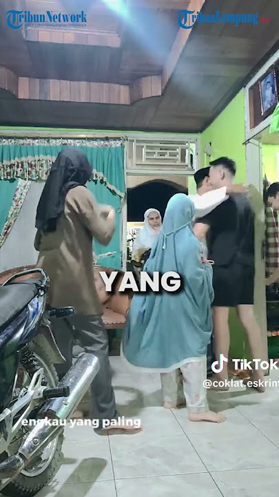 Touching Moment, Migrant Child Comes Home to Surprise Parents When Returning from Tarawih
