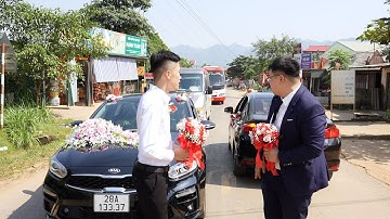 Chú rể đổi hoa cưới giữa đường, hình ảnh hiếm có tại Hòa Bình