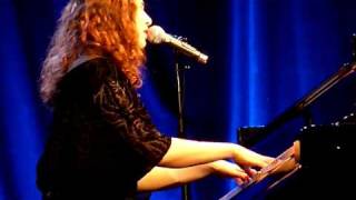 Regina Spektor - Sailor song (Chile, 13-10-2010) - 9/15