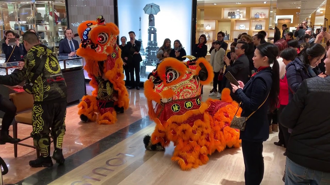 Chinese New Year 2019 in Louis Vuitton Galeries Lafayette - YouTube