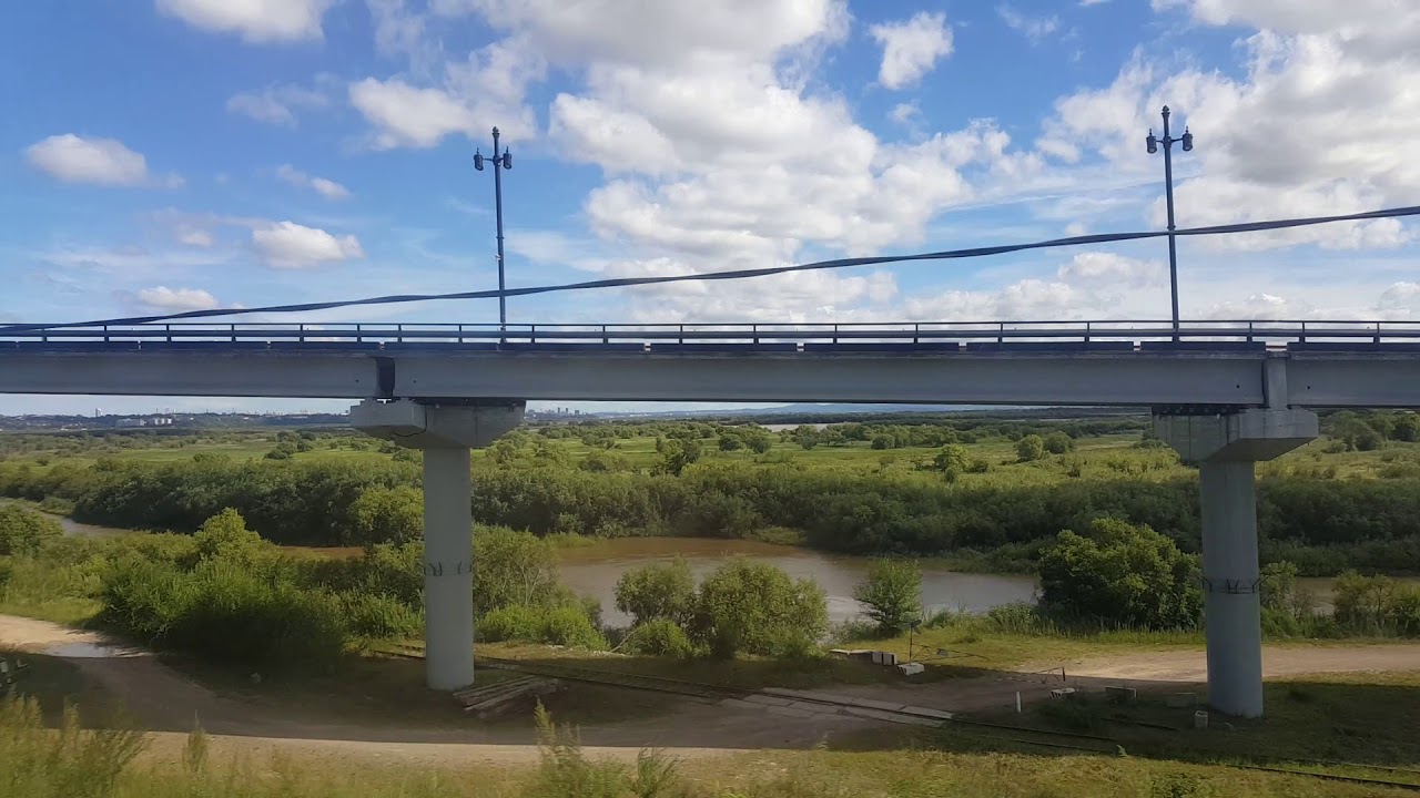 Железнодорожный мост через реку Амур в городе Хабаровск.