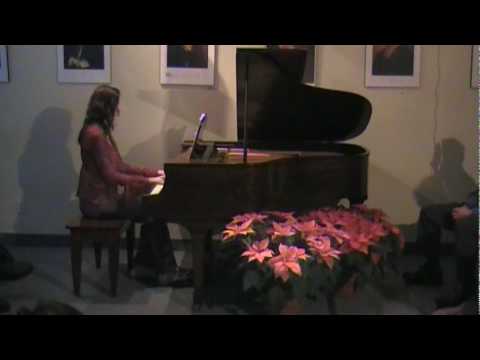 1e) Vicky Blanger, au piano; Harebell (W. Smallwoo...