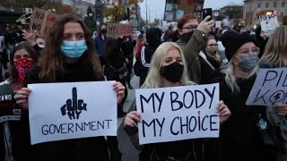 Face au recul du droit à l'avortement en Pologne, une mobilisation sans précédent