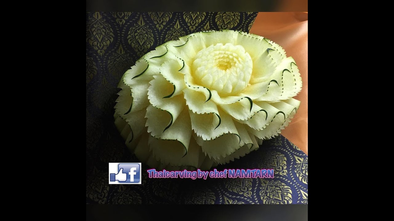 How to carving the simple"S"design in watermelon by chef Namtarn