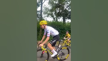 Pogačar made this young fan’s day 😍 #cyclingshorts #pogacar