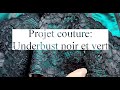 Couture  la main en temps rel dune dcoration en dentelle sur un corset