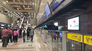 台北捷運C321型往亞東醫院（147/148）行駛西門到龍山寺+離站/往南港展覽館（151/152）離開龍山寺站