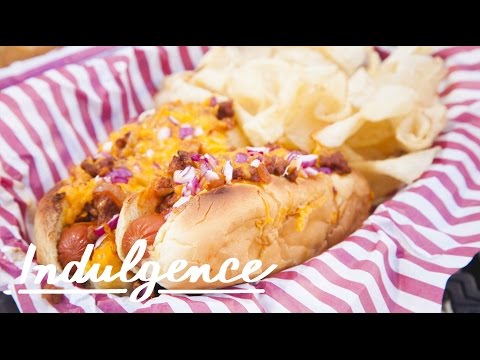 How To Make a Mouthwatering Chili Cheese Dog