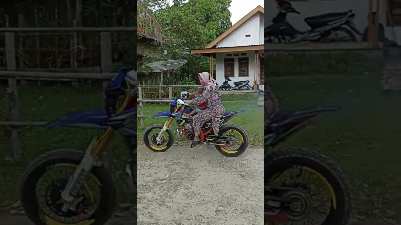 Ibu Naik Motor Trabas 