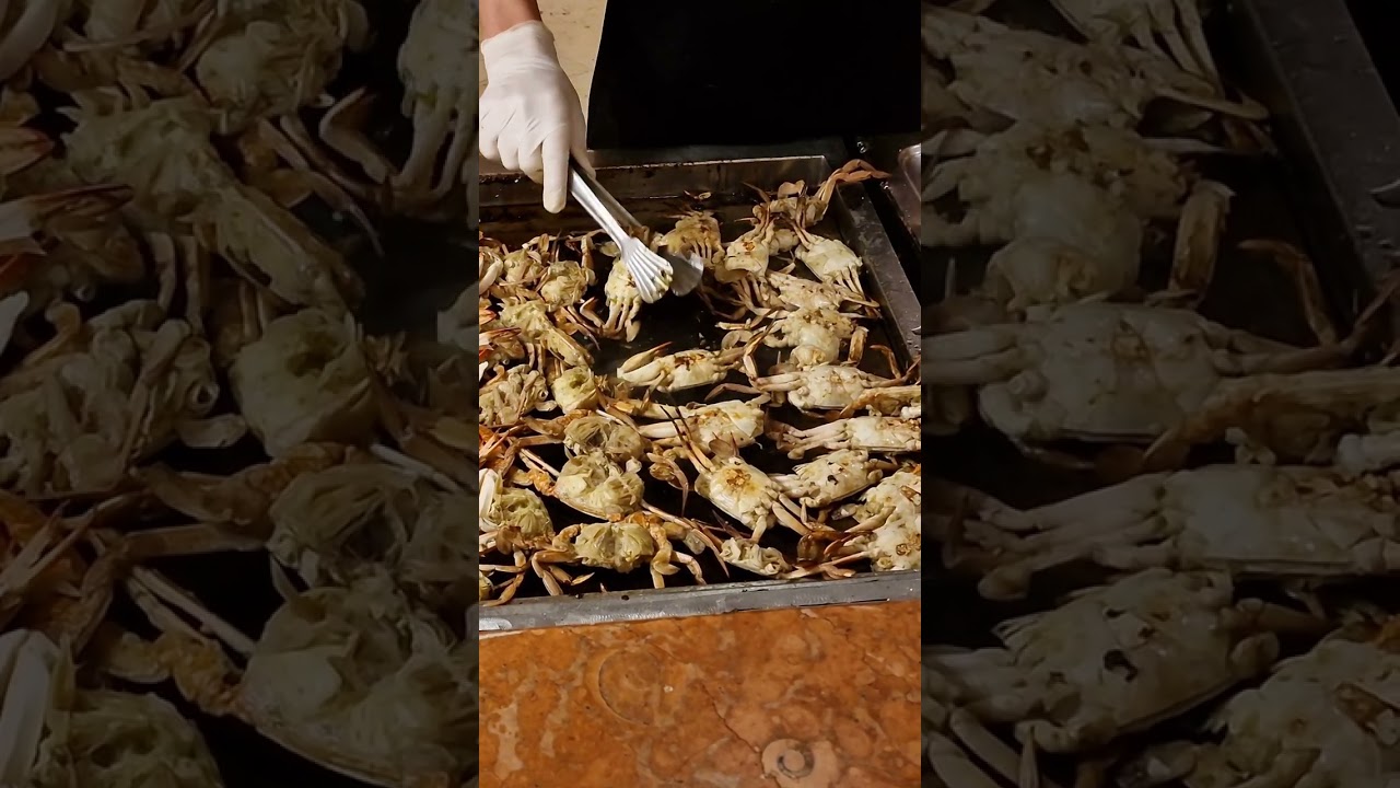 🦀 Seafood Feast: Lots of Fried Crabs 🦀