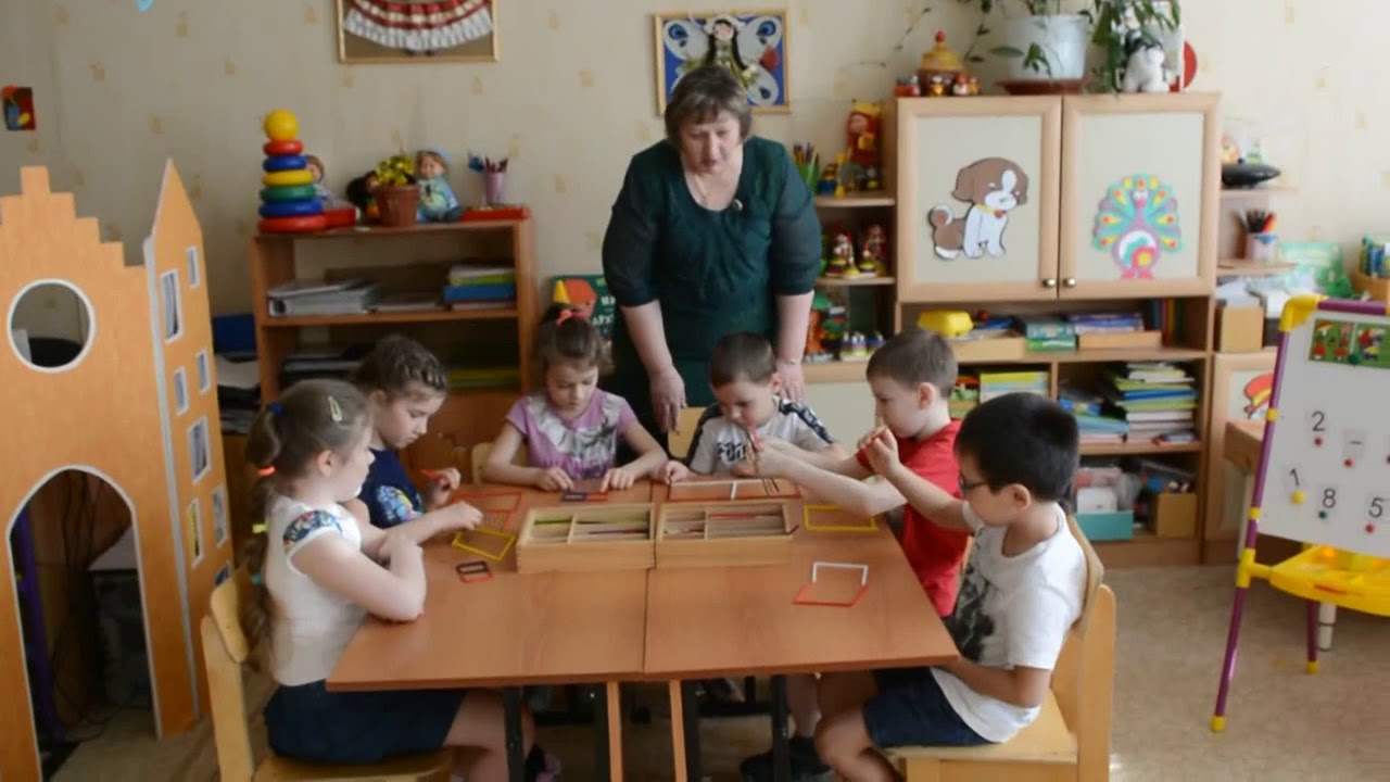 Скоро в школу занятие в подготовительной группе. Роспись балалайки в подготовительной группе.