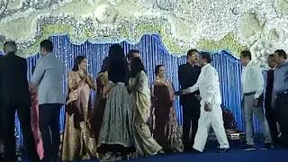 मुकेश अंबानीच्या मुलीच्या लग्नाला नवी मुंबई चे किंगमेकर गणेश नाईक साहेब ह्यांना किती Respect आहे हे