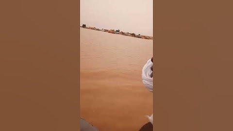 فيديو يوثق  استخدام السكان في مقاطعة " انتيكان"  لزوارق صغيرة بعد محاصرتهم من مياه النهر