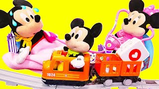 Bebek videoları. Mickey Fare için oyuncak tren ilaç getiriyor. Bebekler için eğlenceli video.