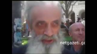 ☦Батюшки разгоняют гей парад☦