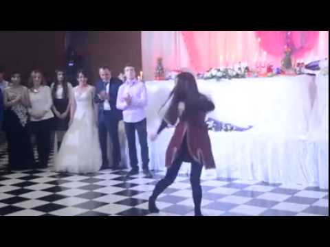 ქართველი გოგოს მიერ ულამაზესად შესრულებული ცეკვა