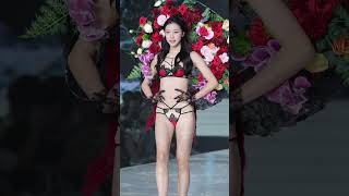 😍 Rate This Model Walk 1–10 #shorts #modelwalk #runway #model