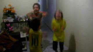 Meus primos dançando o Rap da Galinha!!!!