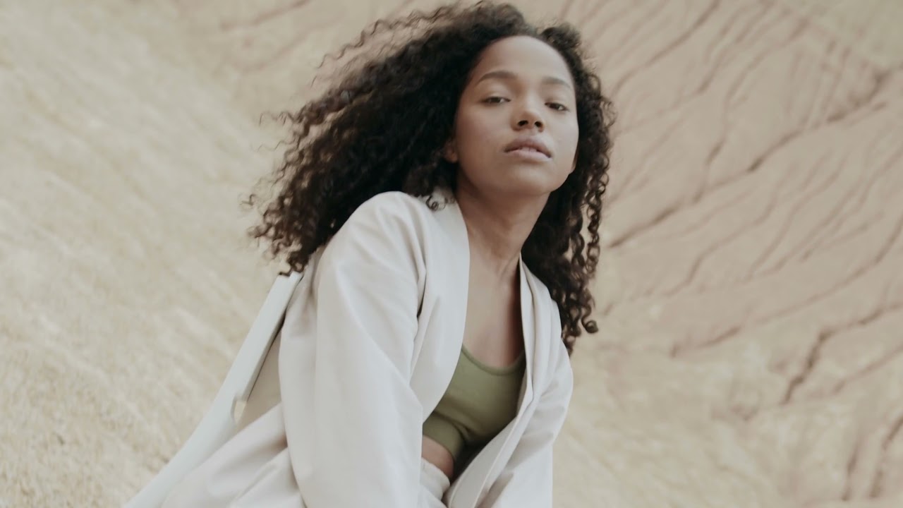 Mira Changes - Mira (Official Music Video) en YouTube Mira Changes - Mira (Official Music Video) en YouTube