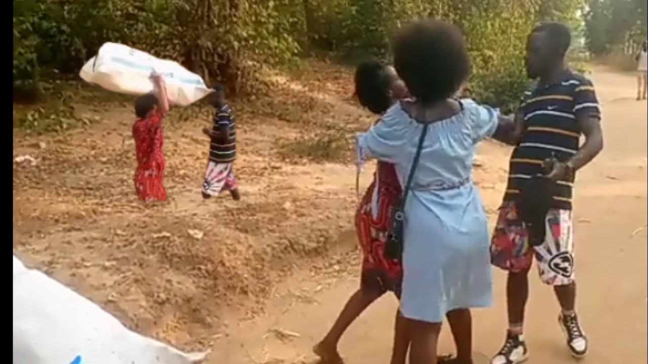 Akamenyero ni kabi       UYU AZIZE IKI KOKO