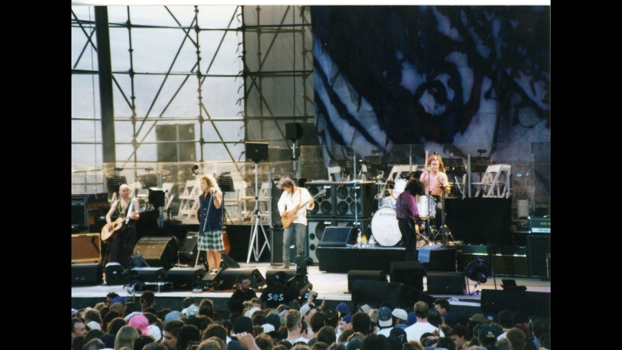 Jimmy Page & Robert Plant live in Washington - 27th May 1995 - YouTube