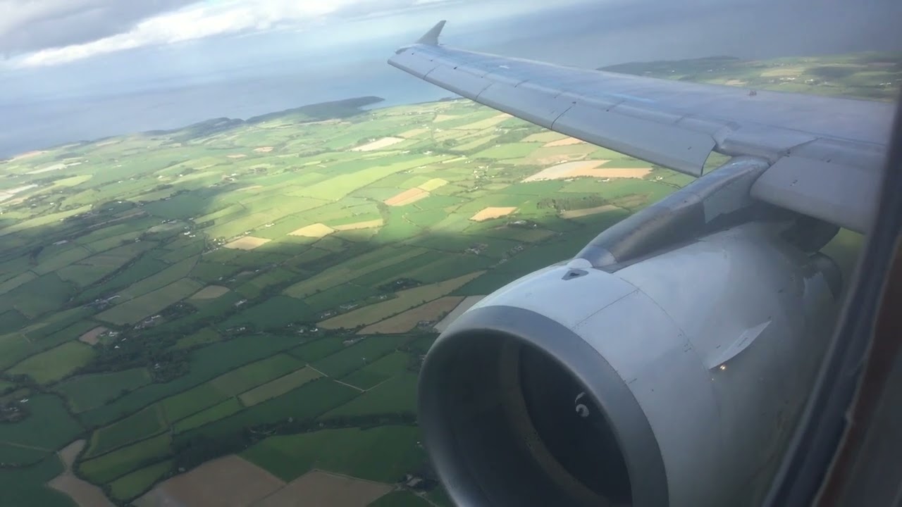 Aer Lingus A320 landing at Cork Airport