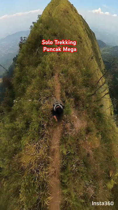 Download lagu SOLO TREKKING PUNCAK MEGA GUNUNG PUNTANG .MISTERI PUNCAK MEGA