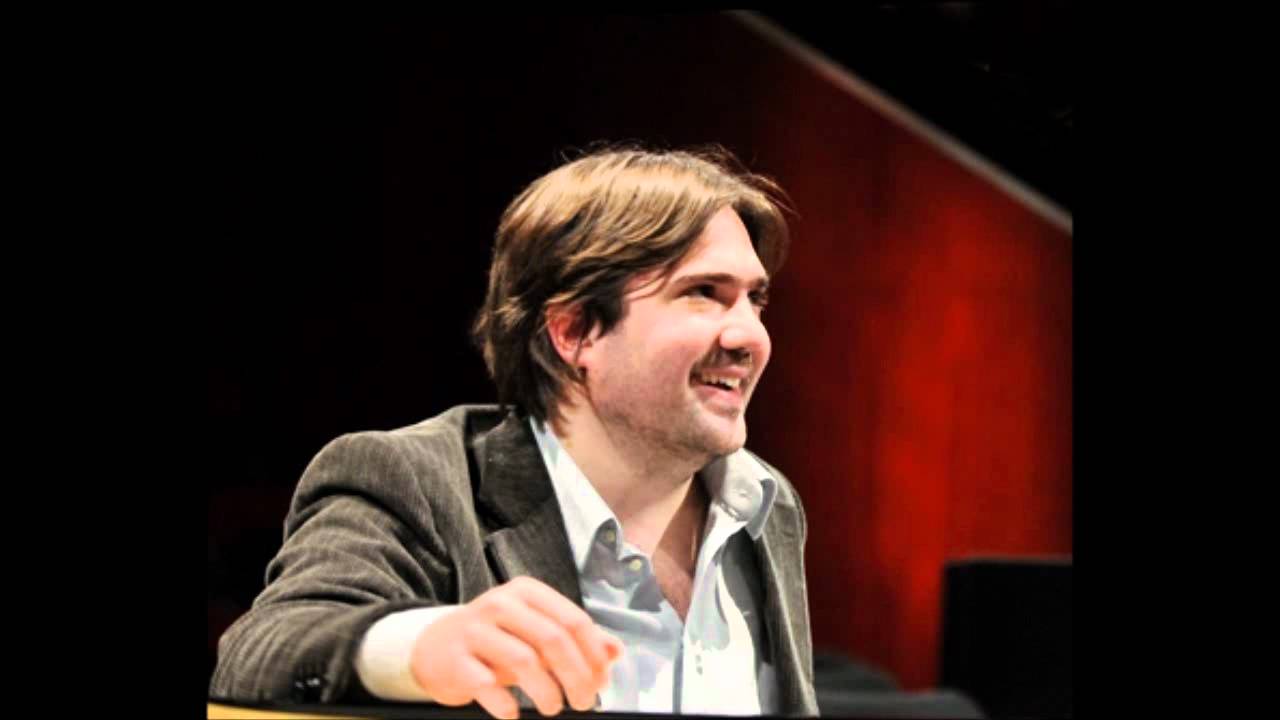 Cabassi Davide Cabassi plays Beethoven: Moonlight sonata - YouTube