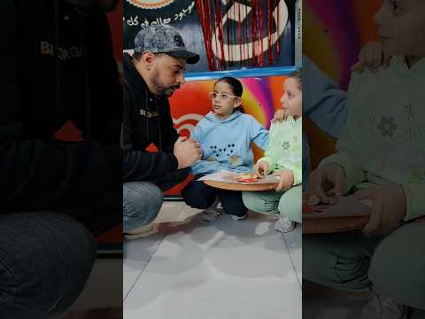 شاف بناته بياكلوا بيتزا احمد ابوالعنين