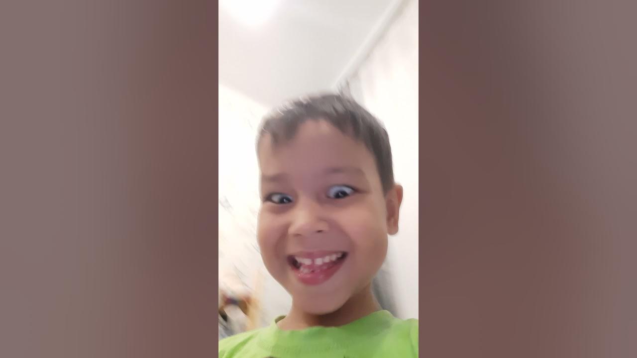 Игра в прятки. Дакота фаннинг игра в прятки. Прятки с марком. Прятки с марком. Hides игра.