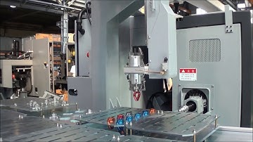 Máy tiện CNC kết hợp với tay cấp phôi
