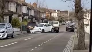 Download Lagu mi carro se lo llevo la grua Y NO EL PASO NADA MP3