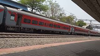 Haripriya Express Arrival Hatkanagale station 🚃 17416 train ||