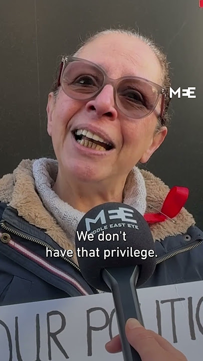 Download lagu Oxford Street covered with red ribbons for 'Palestinian hostages