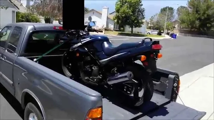 How to Unload Motorcycle from a Truck by Yourself without Dropping it